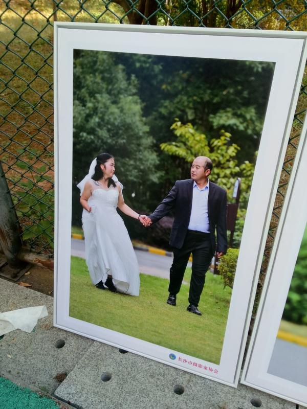 长沙环卫工夫妇结婚30年第一次拍婚纱照：当年互相看不上，现在很幸福