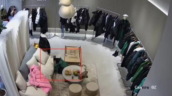 熊孩子陪姑妈逛街“玩火”火烧服装店，谁担责？法院判了