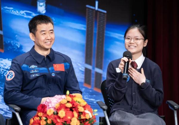 “能在太空拍到香港，也是件很幸福的事”