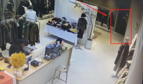 熊孩子陪姑妈逛街“玩火”火烧服装店，谁担责？法院判了
