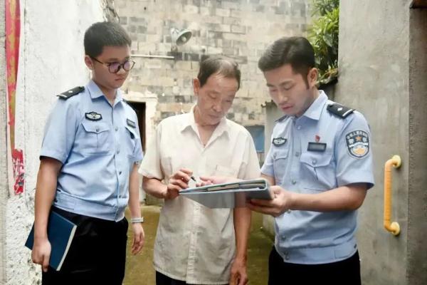 恭喜，他们领证了！