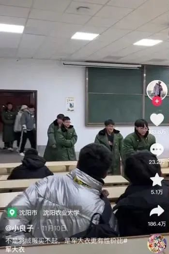 销量暴增！大学生穿劳保大衣上课，网友：性价比之王