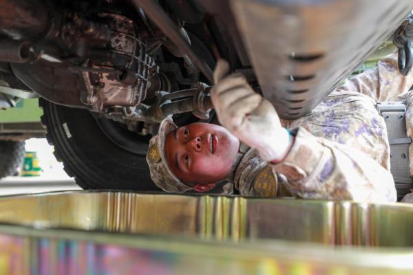 多部队开展装备换季保养工作，为战斗力“加油”