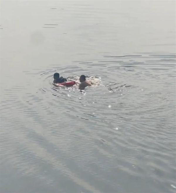 奖励5万元！外卖小哥跳桥救人还准时送了两单