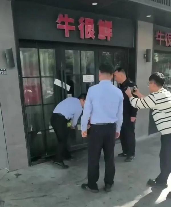 有老鼠在啃肉！知名火锅店被立案、查封！