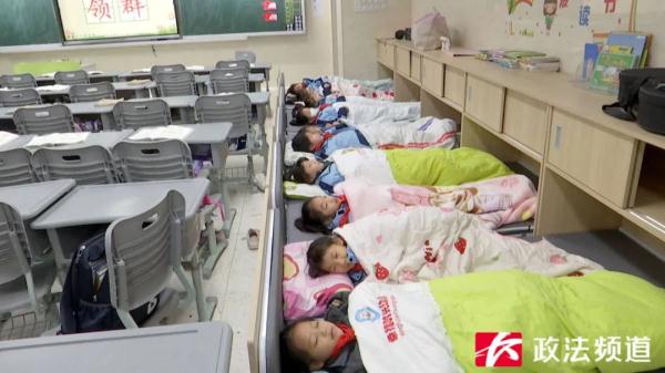 长沙一小学实现“午休躺平”！网友：建议全国推广