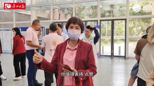 超治愈！广州89岁“钢琴奶奶”已在此演奏了3个多月……