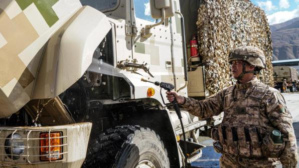 多部队开展装备换季保养工作，为战斗力“加油”