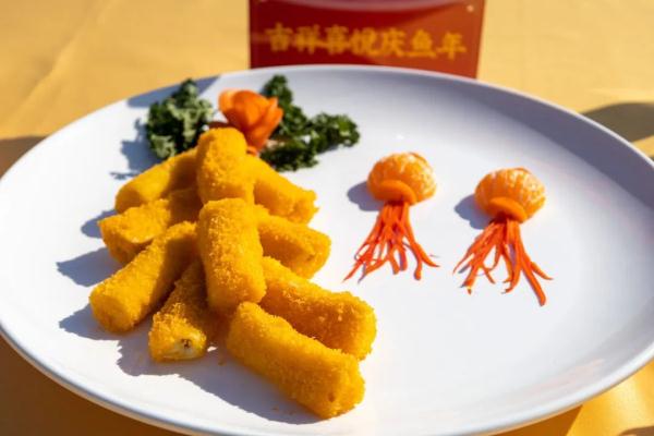 鱼虾是课上捞的，韭菜盒子是实验室做的……原来这就是知识的味道～