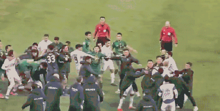 足协通报浙江队武里南联冲突 强烈反对一切形式的球场暴力行为 足协通报浙江队武里南联冲突 强烈反对一切形式的球场暴力行为