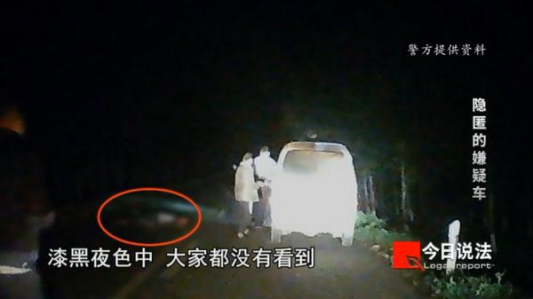 六旬老人被撞倒后遭二次碾轧不幸身亡，肇事逃逸者竟返回现场围观还给警方提供线索……