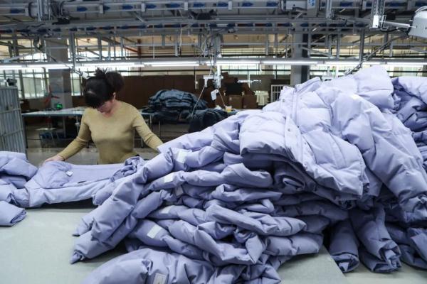 羽绒服“贵”上热搜！价格争论折射市场细分