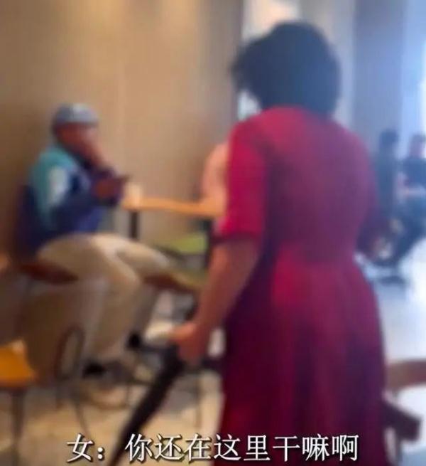 女子在星巴克以“污染空气”为由让店员驱赶外卖员，最新回应