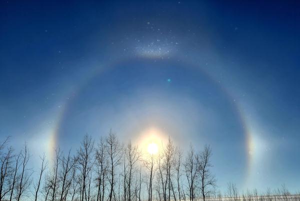 快看!内蒙古额尔古纳现日晕奇观 快看!内蒙古额尔古纳现日晕奇观