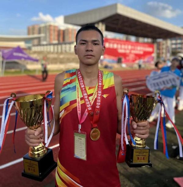 一个新兵中队，来了4名冠军！