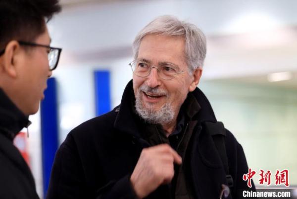 免签新政启幕 便利各国商贸文旅人士来华 免签新政启幕 便利各国商贸文旅人士来华