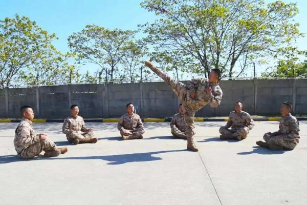 一个新兵中队，来了4名冠军！