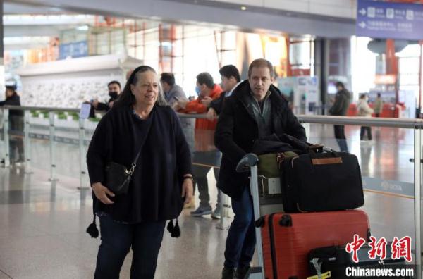 免签新政启幕 便利各国商贸文旅人士来华 免签新政启幕 便利各国商贸文旅人士来华