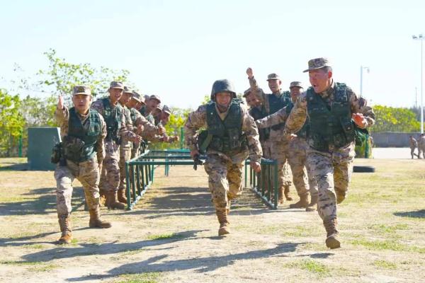 一个新兵中队，来了4名冠军！