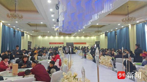 亿万富豪寻子成功举办答谢宴,杜小华等寻子家长到场祝贺 亿万富豪寻子成功举办答谢宴,杜小华等寻子家长到场祝贺