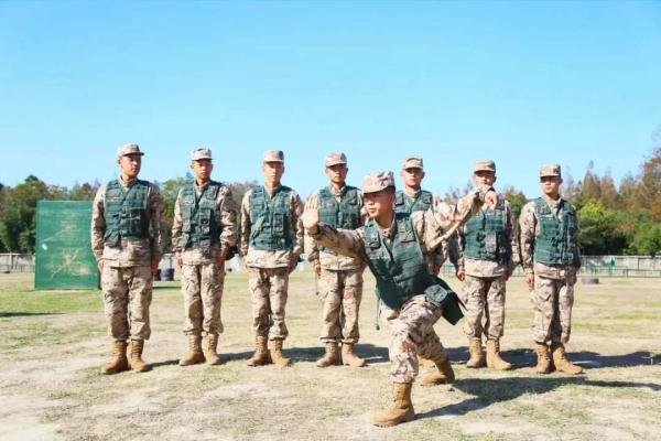 一个新兵中队，来了4名冠军！