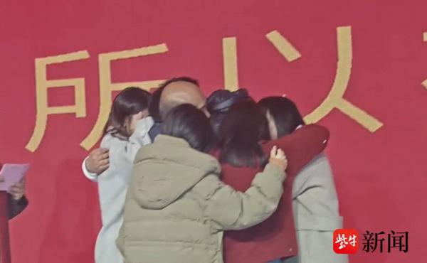 记者直击亿万富豪寻亲团圆宴现场,解清帅:亲恩和养恩都不会忘 记者直击亿万富豪寻亲团圆宴现场,解清帅:亲恩和养恩都不会忘