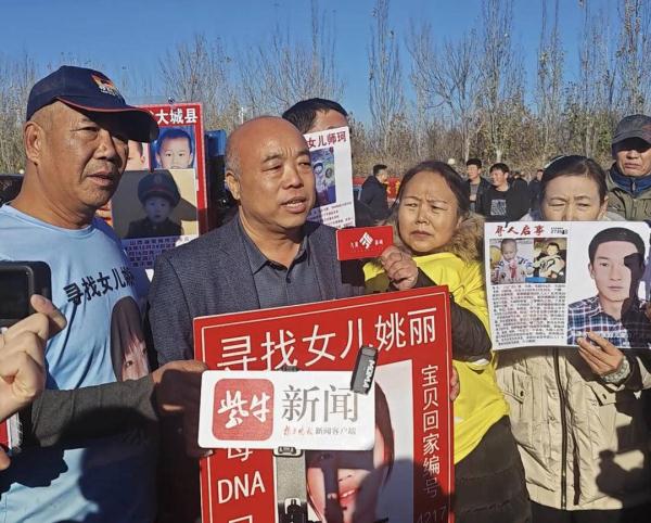 亿万富豪寻子成功举办答谢宴,杜小华等寻子家长到场祝贺 亿万富豪寻子成功举办答谢宴,杜小华等寻子家长到场祝贺