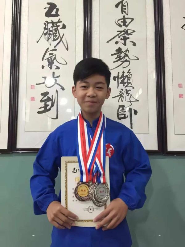 一个新兵中队，来了4名冠军！