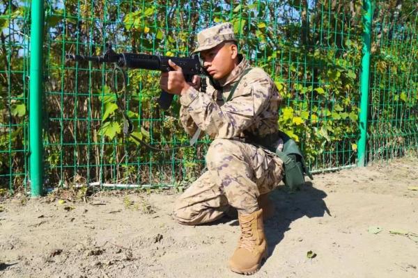 一个新兵中队，来了4名冠军！