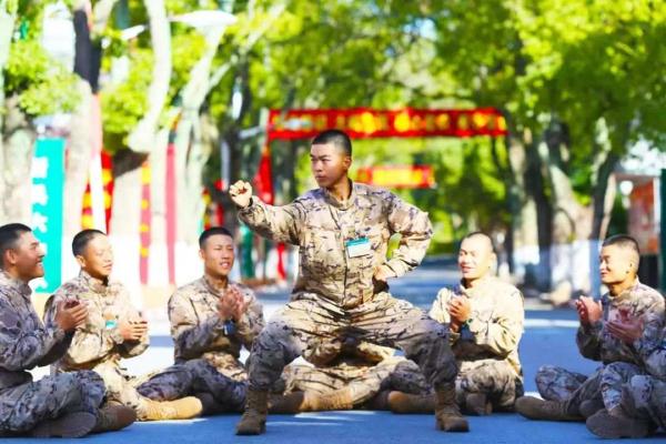 一个新兵中队，来了4名冠军！