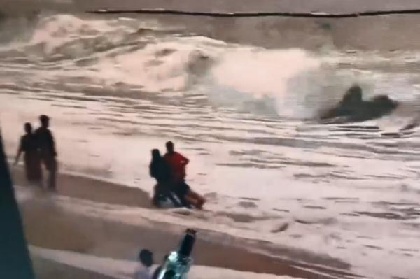 一女子被海浪卷走！这个危险行为很常见，深圳知名景区提醒