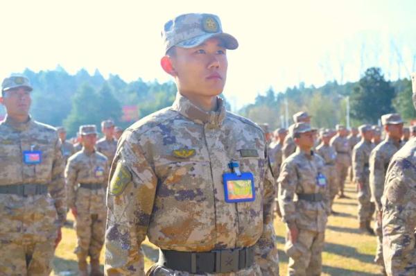 授衔！千余名新兵正式入列！