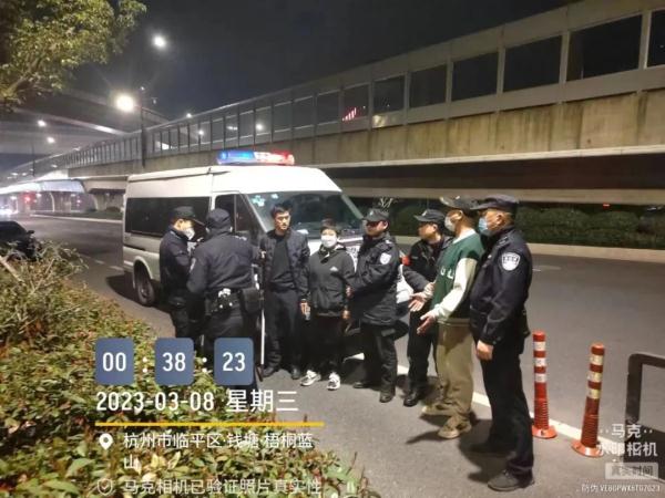太刺激！杭州一小区车库被监控拍下……