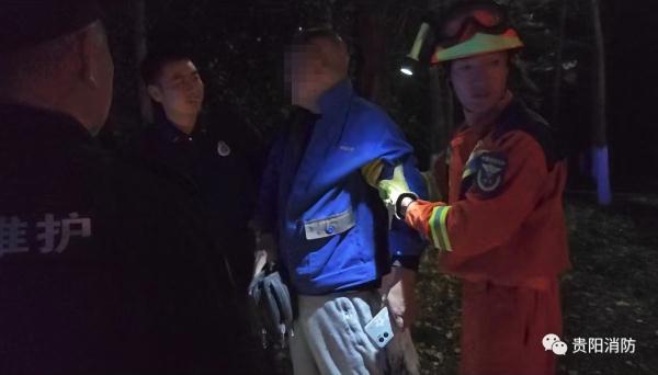 险！贵阳一出租车被追尾，失控冲下大桥