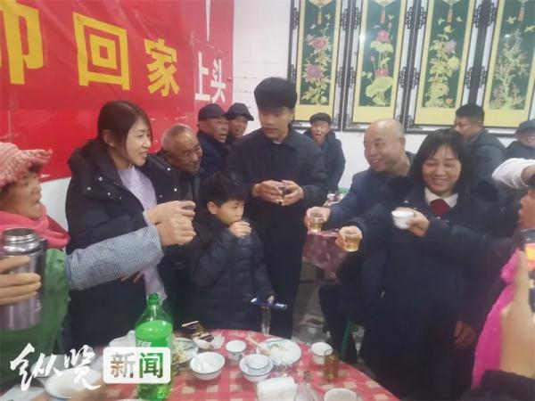 “我爱你们，我回家了”！河北男子苦寻25年找回儿子