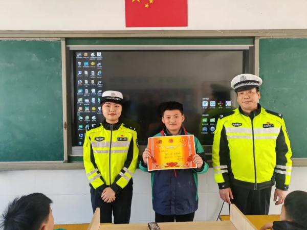 四(5)班董泽毅同学,为你点赞! 四(5)班董泽毅同学,为你点赞!