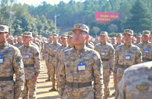 授衔！千余名新兵正式入列！