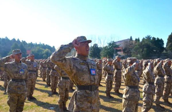 授衔！千余名新兵正式入列！