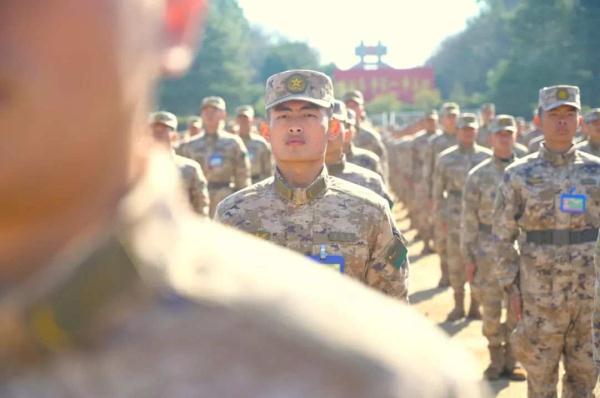 授衔！千余名新兵正式入列！