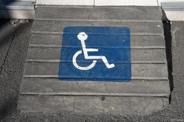 药品说明书“字小如蚁”,老人只能盲服?上海检察官走访调查,“新版”来了! 药品说明书“字小如蚁”,老人只能盲服?上海检察官走访调查,“新版”来了!