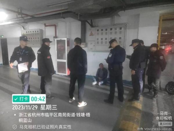 太刺激！杭州一小区车库被监控拍下……