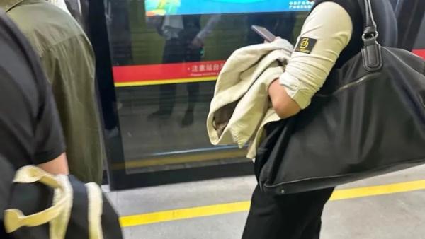 “冰火两重天”！在广州地铁热得汗流浃背，广州地铁回应
