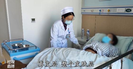 女子肚子上被烫出两个水泡,伤口难愈合,医生提醒:冬季多发要谨防 女子肚子上被烫出两个水泡,伤口难愈合,医生提醒:冬季多发要谨防