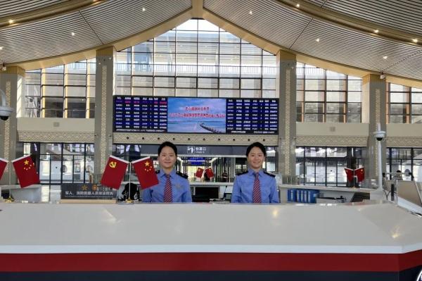 双胞胎姐妹花:同校、同列车、同班组、同岗位 双胞胎姐妹花:同校、同列车、同班组、同岗位