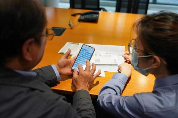 药品说明书“字小如蚁”,老人只能盲服?上海检察官走访调查,“新版”来了! 药品说明书“字小如蚁”,老人只能盲服?上海检察官走访调查,“新版”来了!