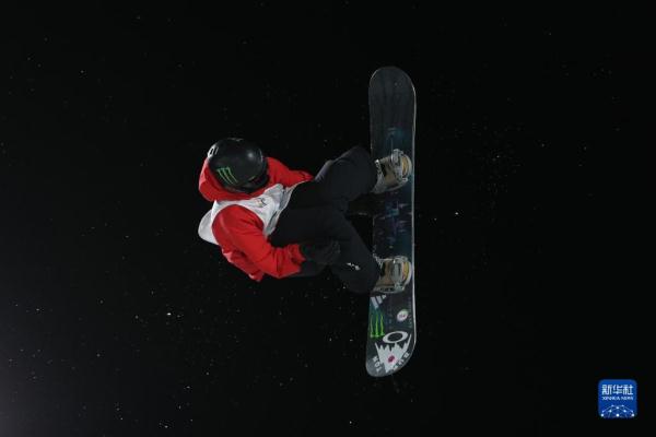 单板滑雪——大跳台世界杯:苏翊鸣夺得冠军 单板滑雪——大跳台世界杯:苏翊鸣夺得冠军