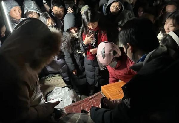 “建大版烤鹅腿”上线！山东高校这波“招生简章”暖胃又暖心