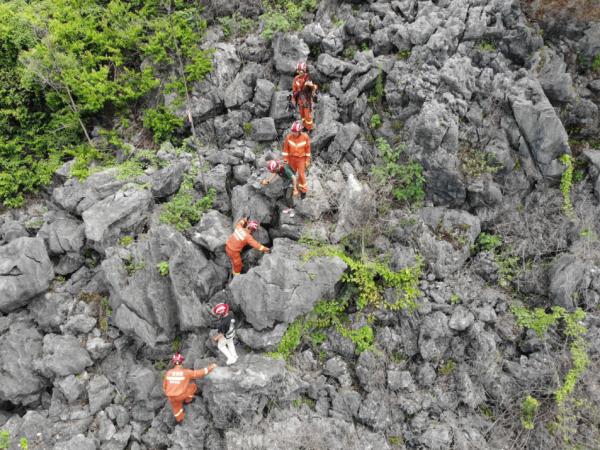 朋友圈“极光”刷屏,为拍罕见一幕不幸被困山中 朋友圈“极光”刷屏,为拍罕见一幕不幸被困山中