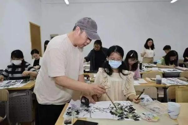 65万人争抢1万个名额!上海人“时髦夜生活”太火爆 65万人争抢1万个名额!上海人“时髦夜生活”太火爆