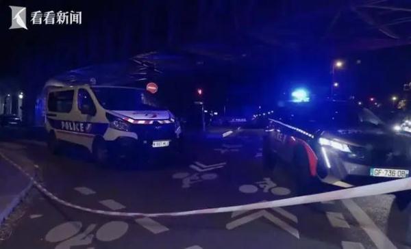 突发！巴黎知名景点旁发生持刀袭击事件，致一死两伤！